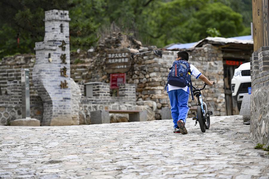 Culture&Life | Village in Beijing develops tourism relying on Great Wall resources