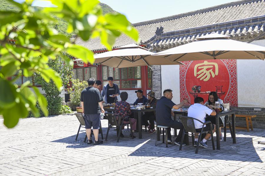 Culture&Life | Village in Beijing develops tourism relying on Great Wall resources