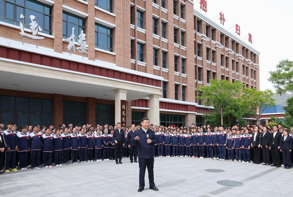 Xi inspects northwest China's Qinghai Province