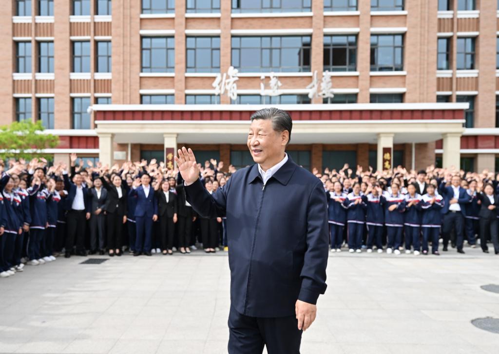 Xi inspects northwest China's Qinghai Province