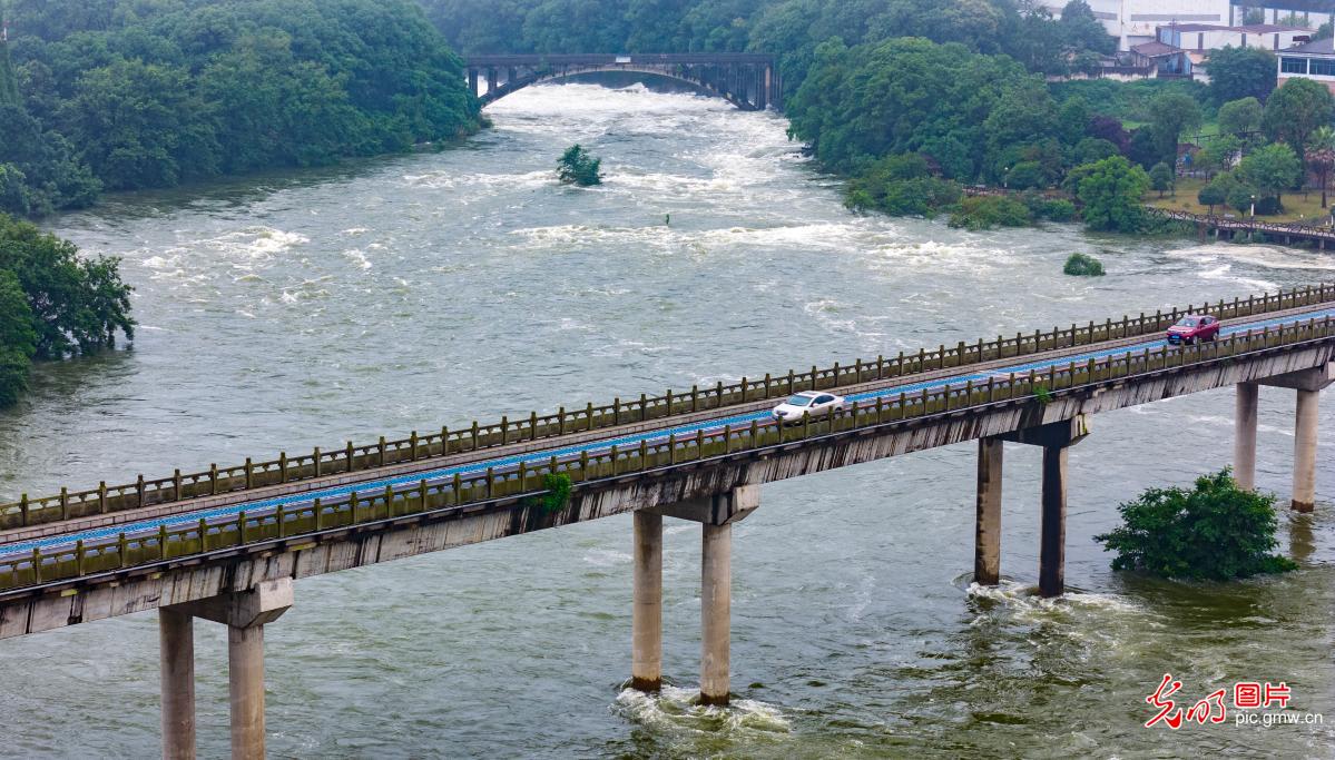 Floodgates opened to release floodwaters across China