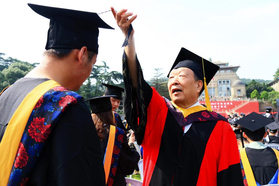 Two scientists win China's top sci-tech award