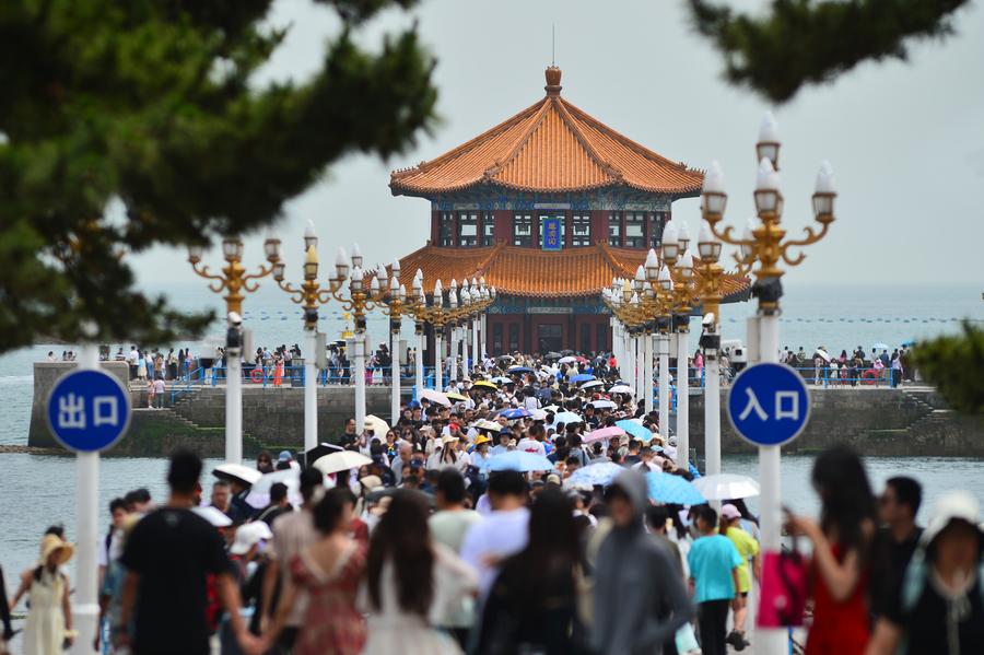 ShandongHorizon | Tourism in Qingdao heats up in hot summer days