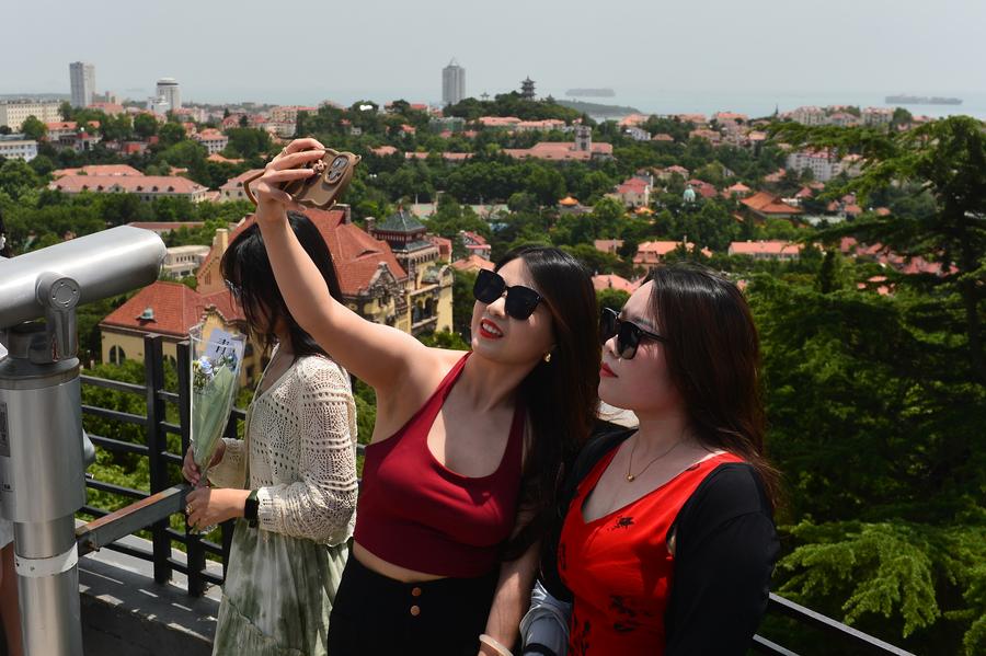 ShandongHorizon | Tourism in Qingdao heats up in hot summer days