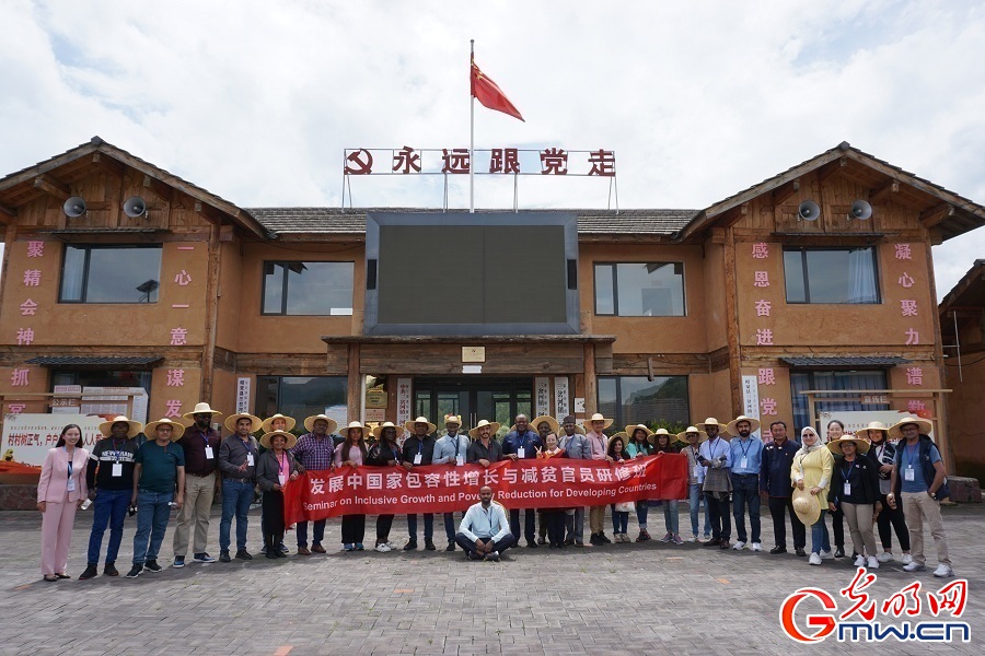 Sanhe Village pioneers rural revitalization through agri-tourism and Yi cultural heritage