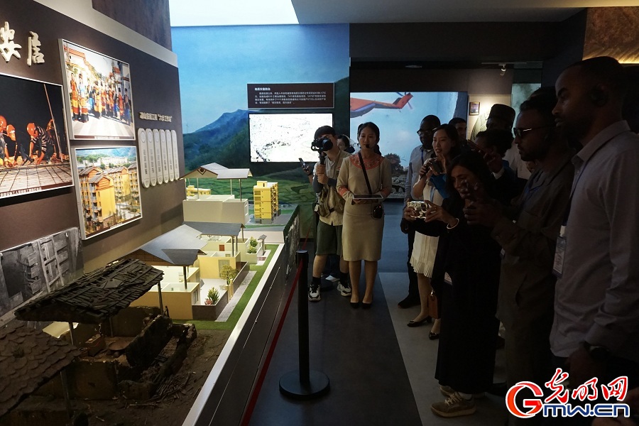 Officials from developing countries visit Liangshan Poverty Alleviation Museum