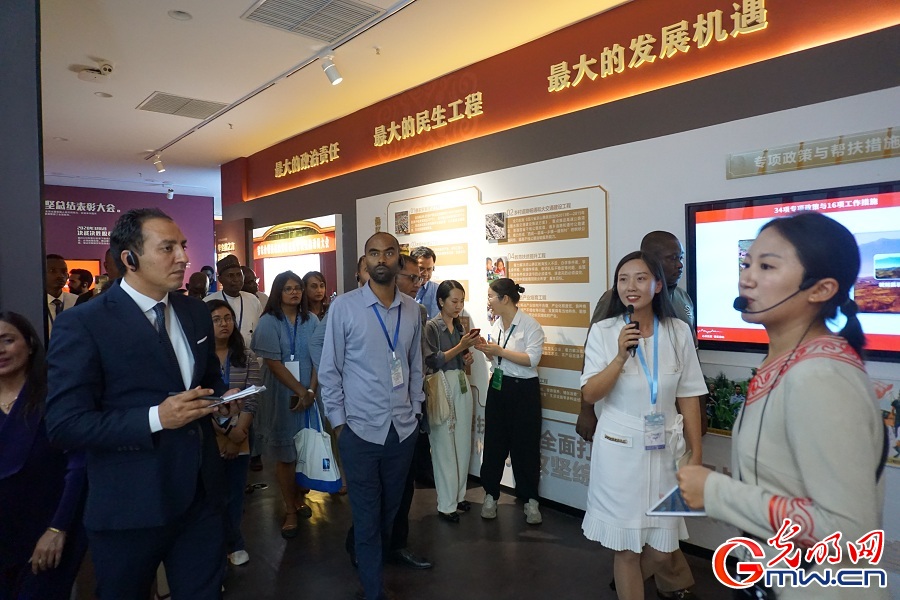 Officials from developing countries visit Liangshan Poverty Alleviation Museum