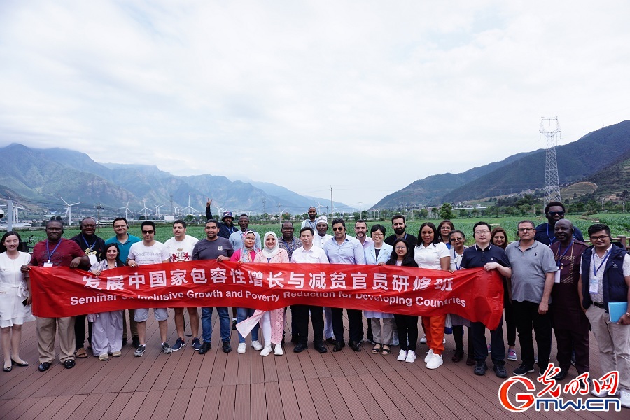 Advanced corn seed cultivation ensures prosperity in plateau mountain areas in Liangshan