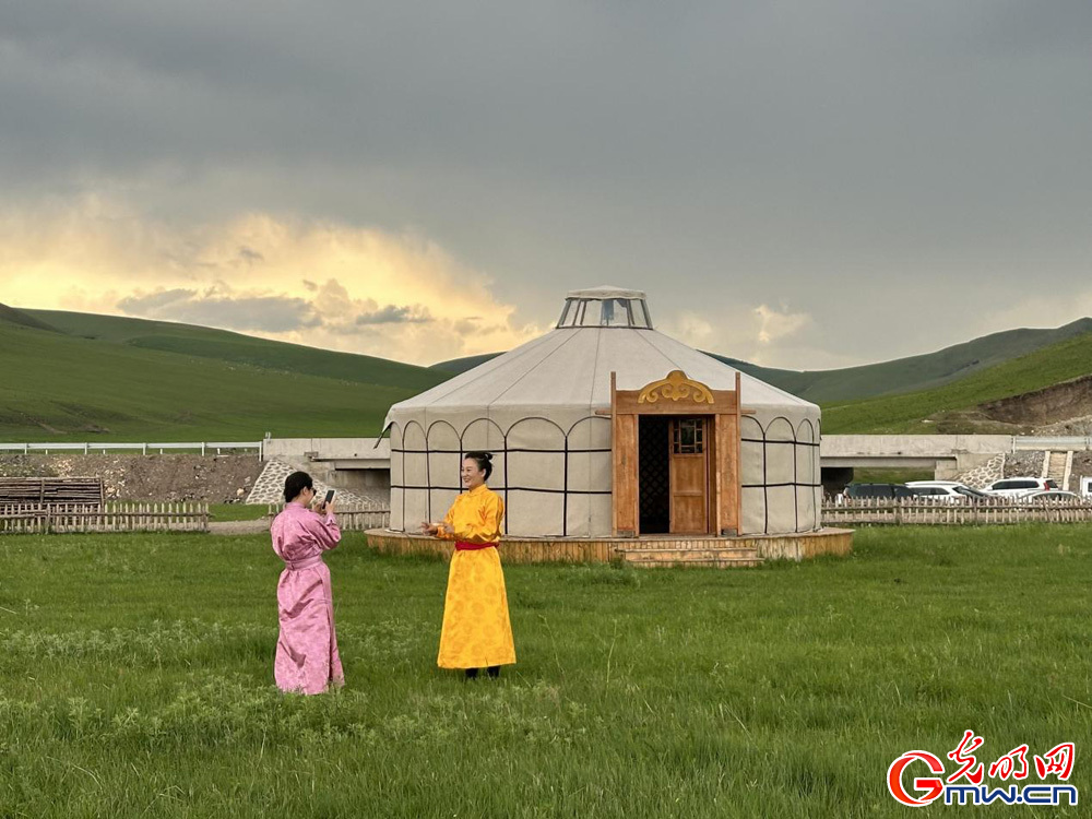 In Pics: Ulan Mod grassland, an enchanting tapestry in N China’s Inner Mongolia