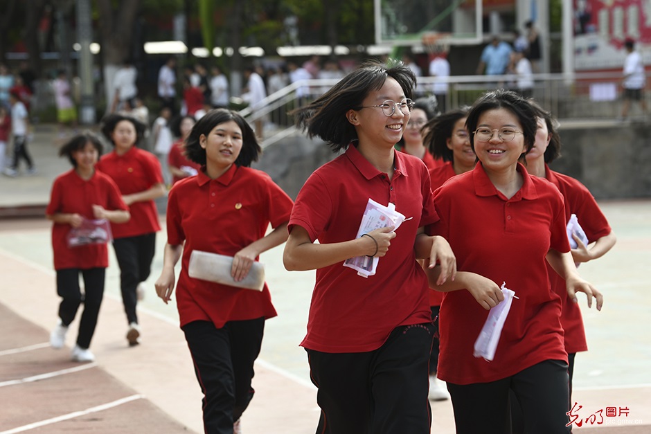 Leading the way: Awakening the college dream for female high school students