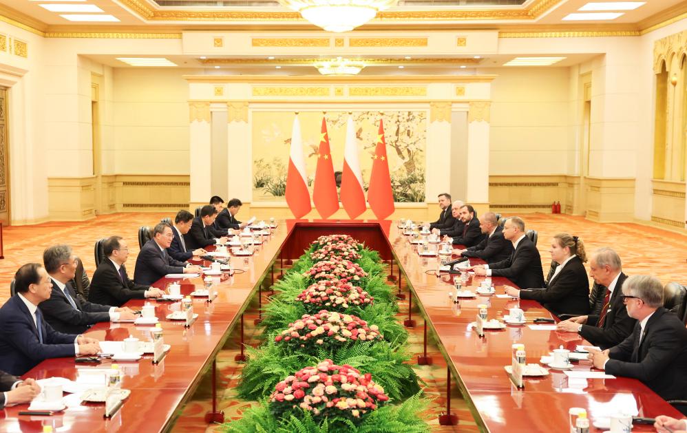 Chinese premier meets with Polish president