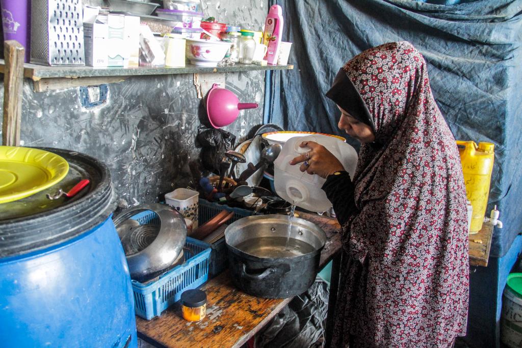 People in Gaza face water shortage