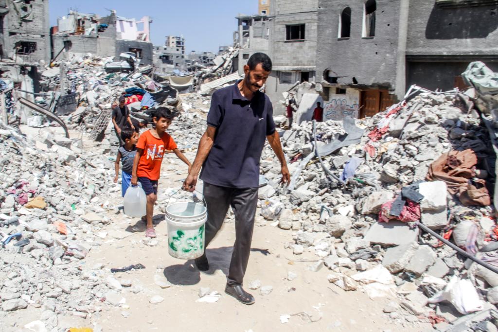 People in Gaza face water shortage