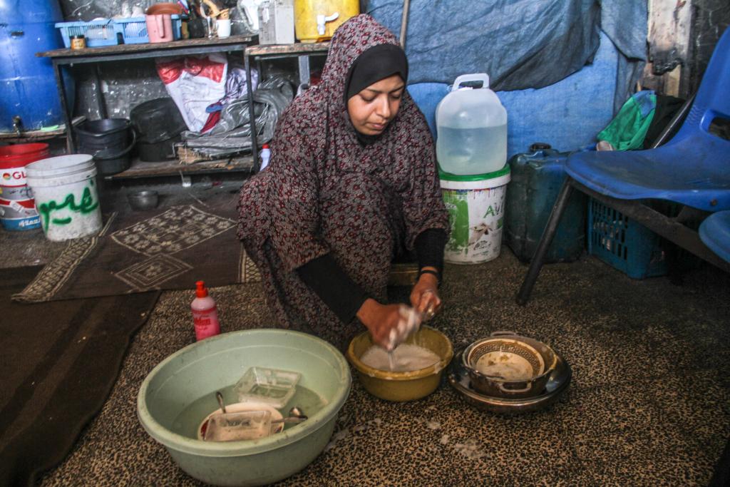 People in Gaza face water shortage