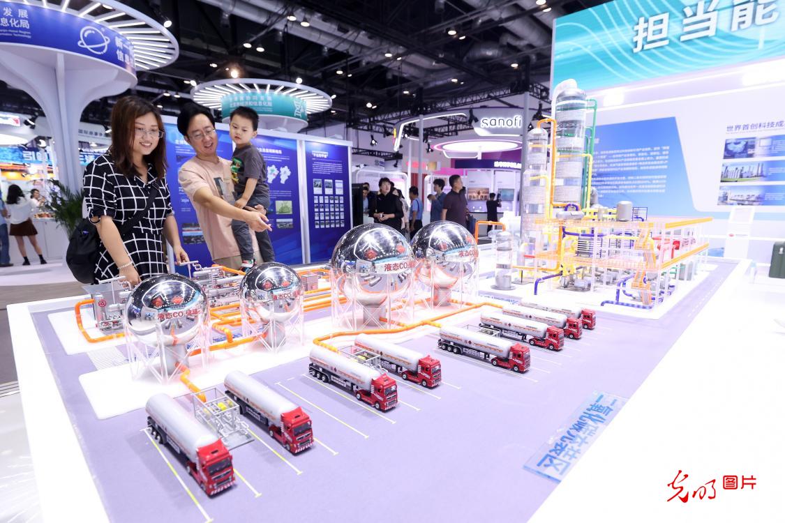 Visitors enjoy innovations at the 26th China Beijing International High-tech Expo