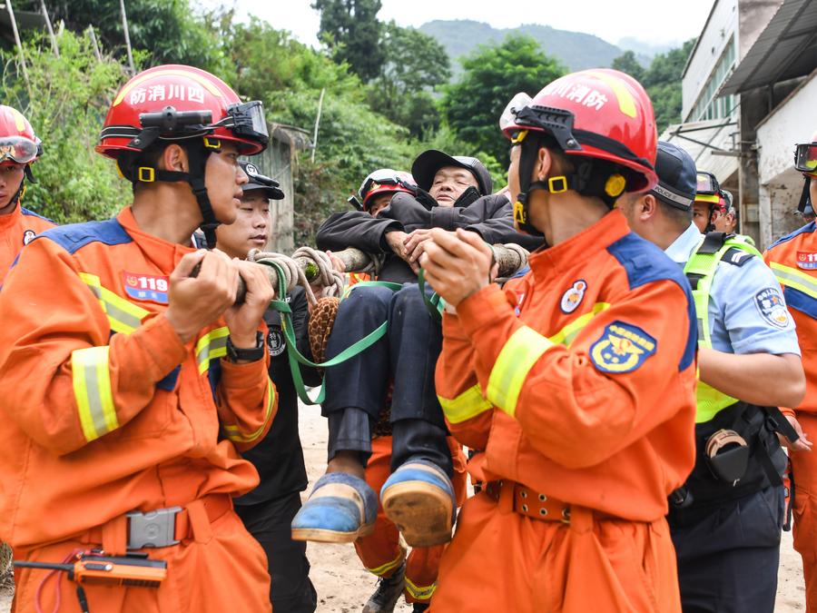 China mobilizes swift efforts to combat floods