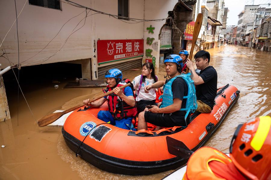 China mobilizes swift efforts to combat floods