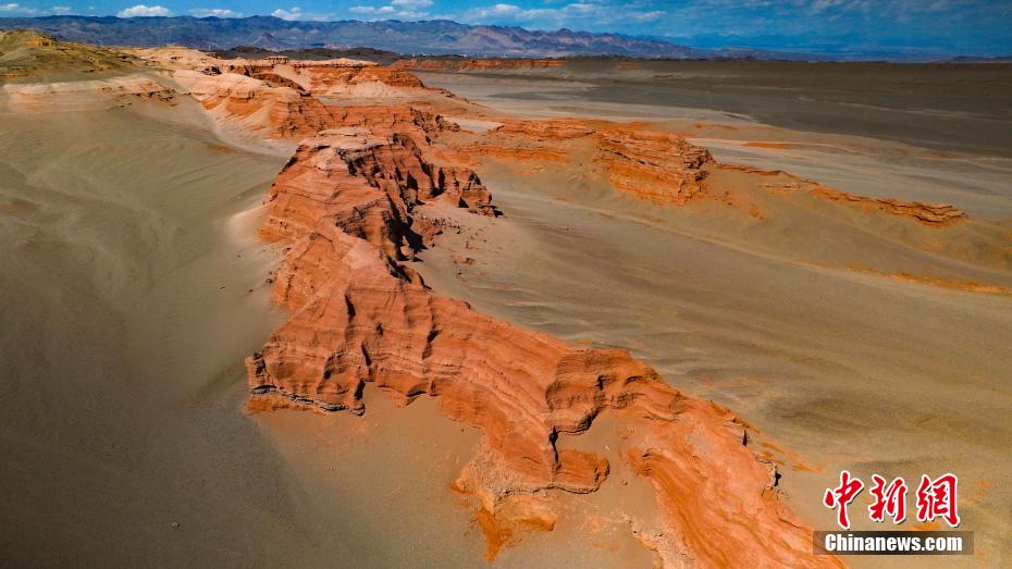 Stunning scenery of red-bed landform in NW China’s Xinjiang