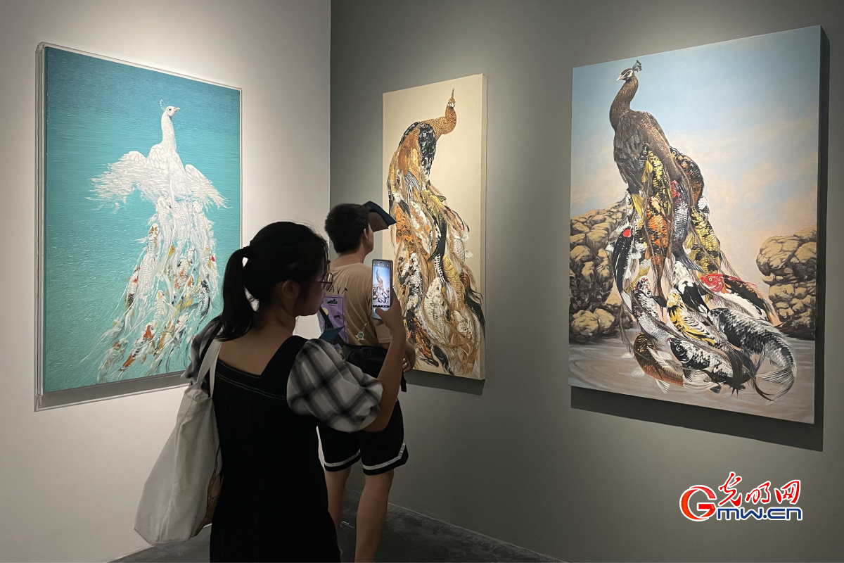 Transcultural exhibition attracts visitors of various cultural backgrounds