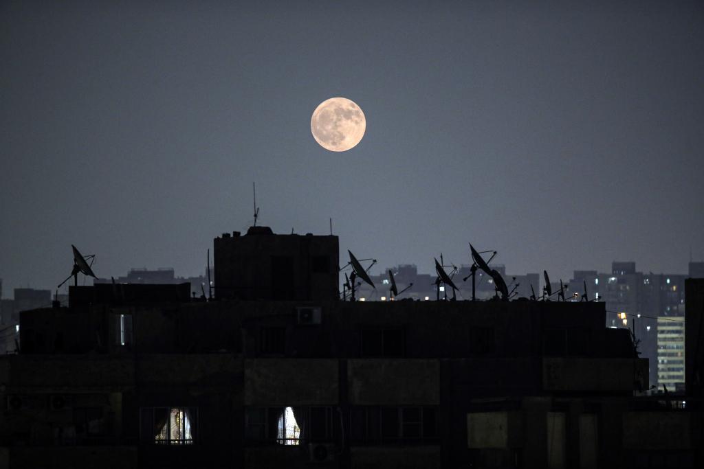 Full moon seen across world