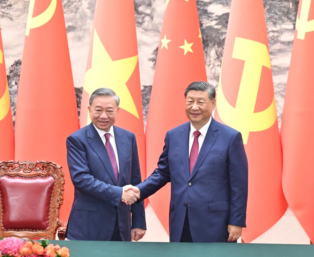 Xi, Lam hold talks, guiding development of China-Vietnam community with shared future