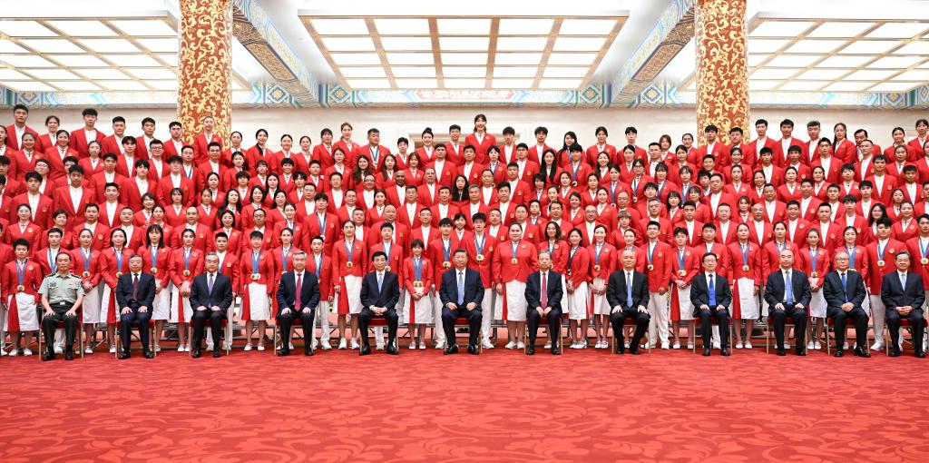 Xi Focus: Xi hails Olympians for winning glory for country