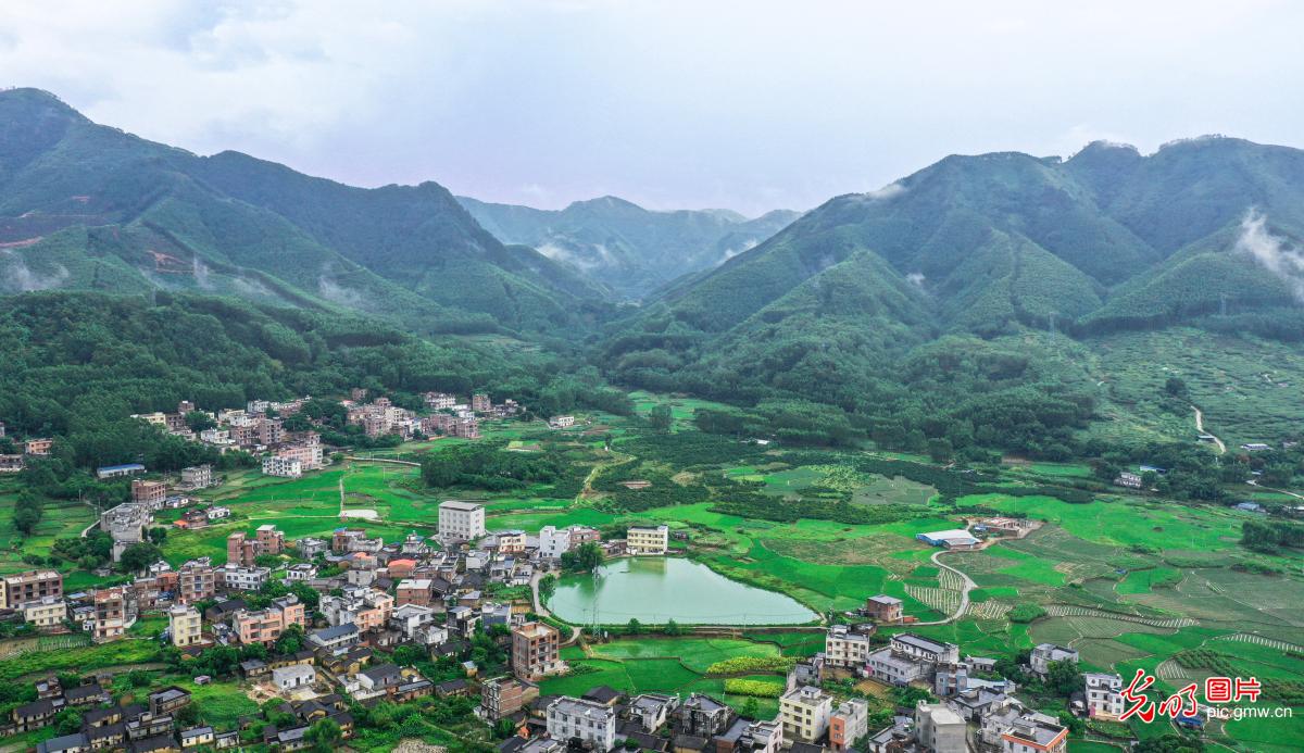 Village scenery in S China's Guangxi