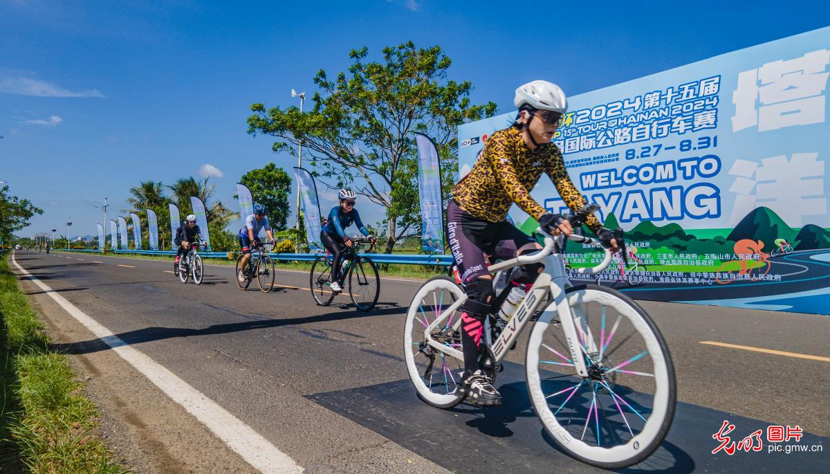 Hainan hosts 15th International Road Cycling Race