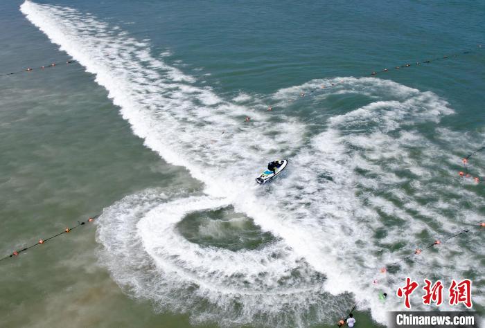 Tourists relieve summer heat in SE China’s Fujian Province