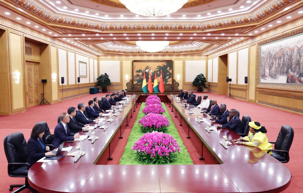 Xi meets Guinean president