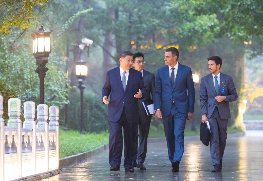 Xi meets Spanish prime minister