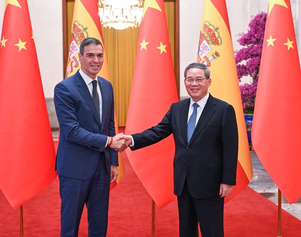 Chinese premier holds talks with Spanish prime minister