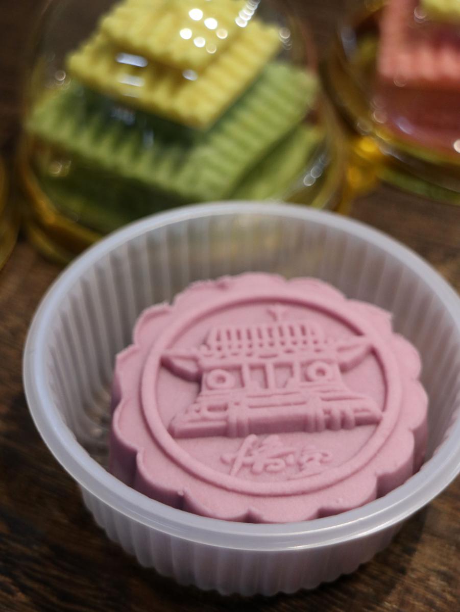 Architecture mooncakes a smash hit in Taiyuan