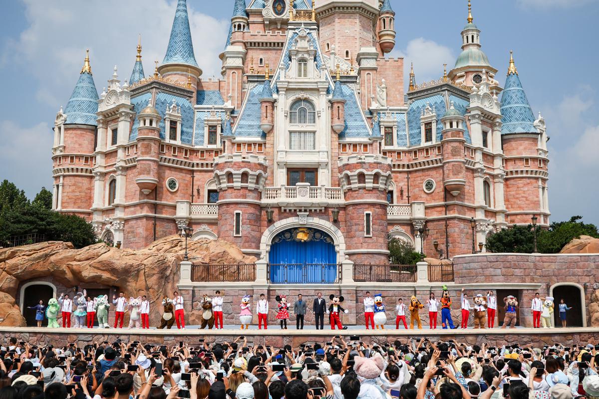 Shanghai's Olympic athletes feted at Disney Resort(1)