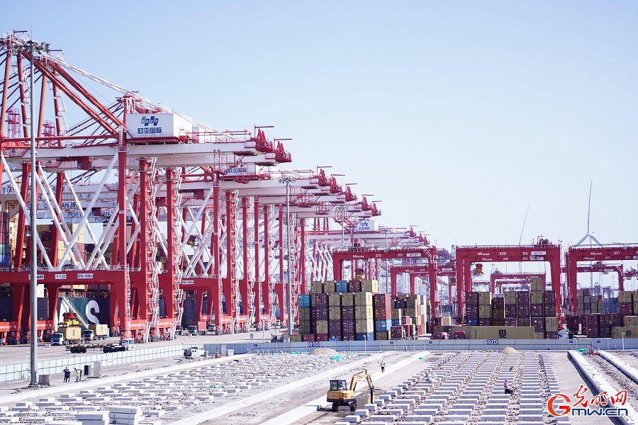 Tianjin accelerating construction of world-class green, smart hub port