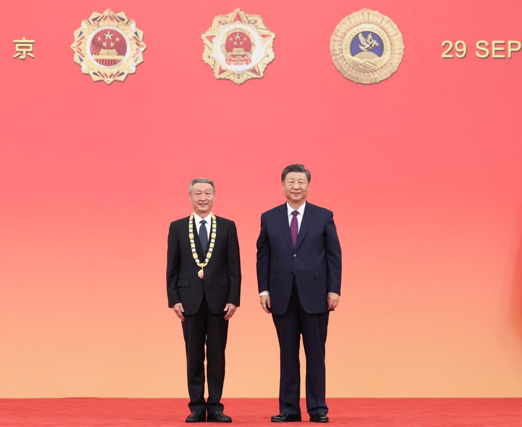 Xi Focus: Honoring role models, Xi makes rallying call for making China stronger