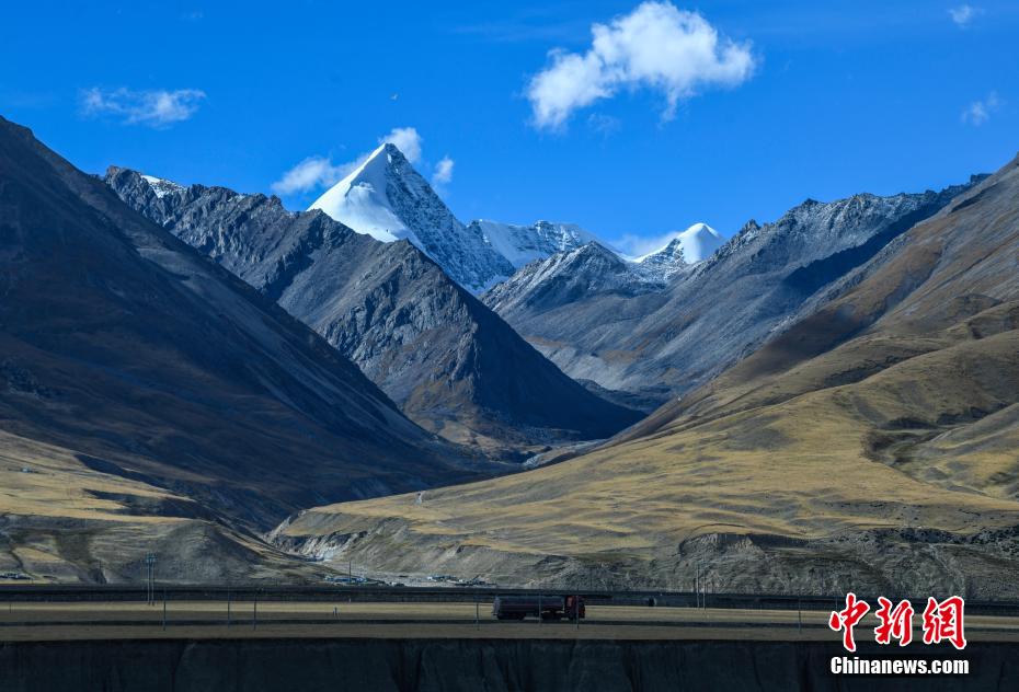 Autumn scenery of northern Xizang grassland