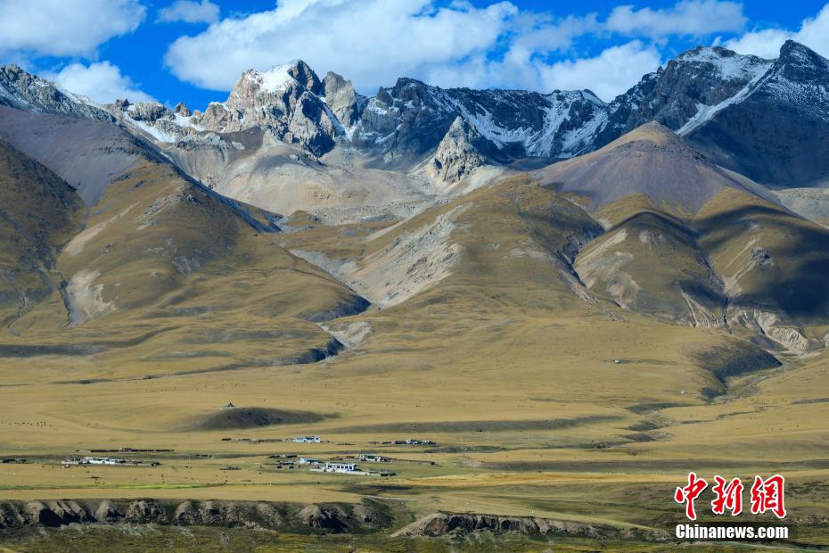 Autumn scenery of northern Xizang grassland