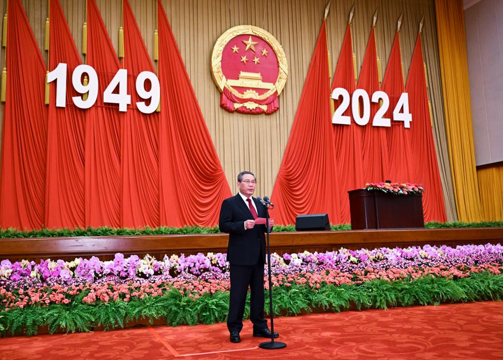 Xi urges greater national achievements, contributions to humanity's peace, development