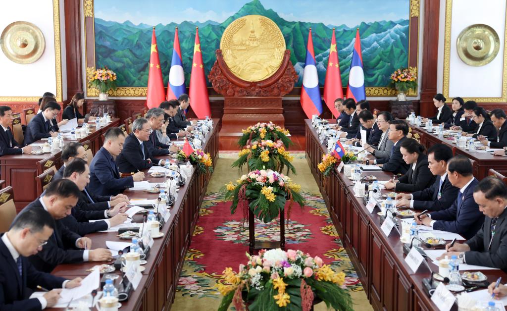 China ready to join Laos in building high-level community with shared future: Chinese premier