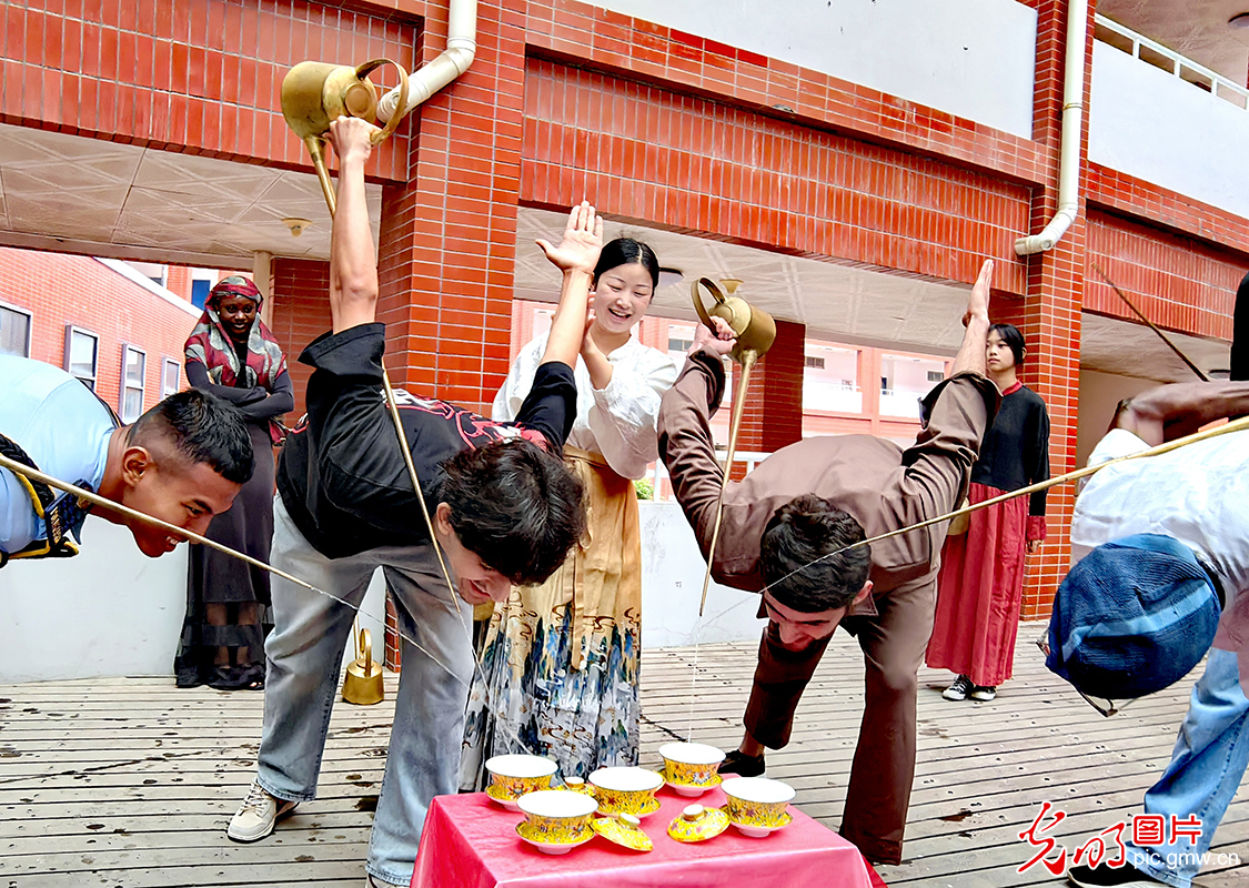 International students experience tea culture activities in E China's Jiangsu