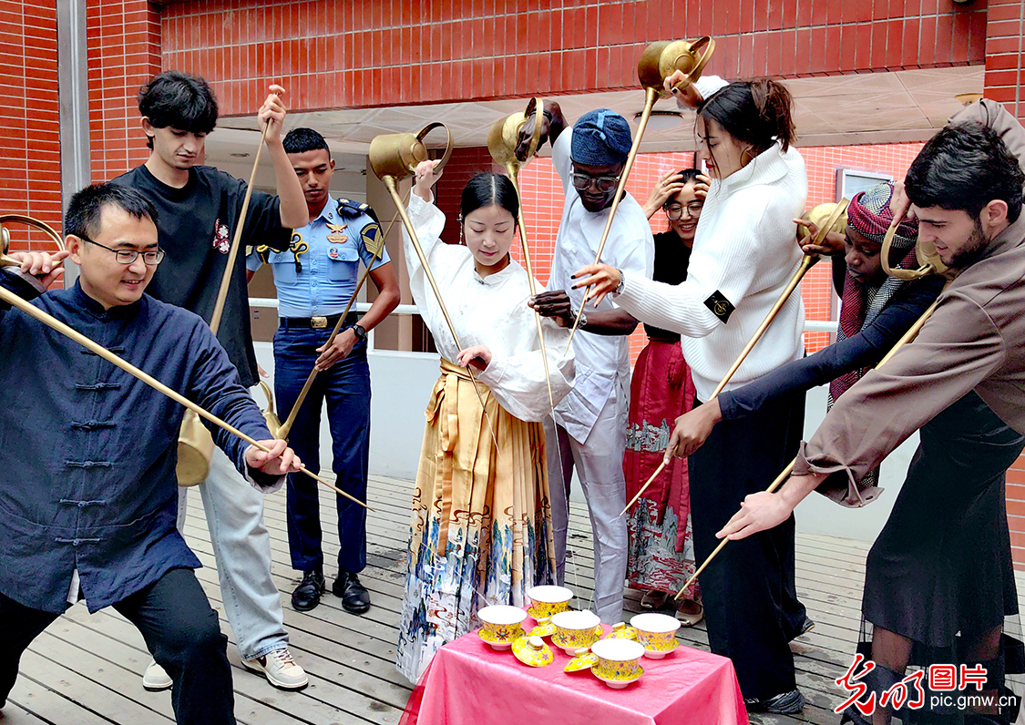 International students experience tea culture activities in E China's Jiangsu