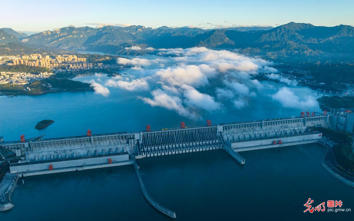 In pics: Three Gorges in clouds and mists