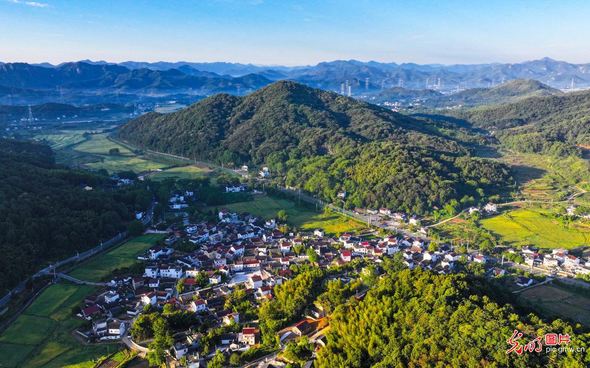 Harmonious village scenery in E China’s Anhui