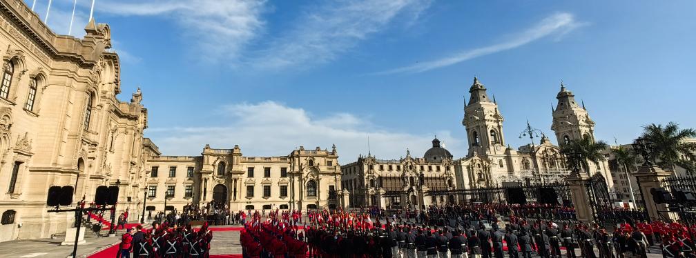 Xi attends welcome ceremony hosted by Peruvian President Boluarte