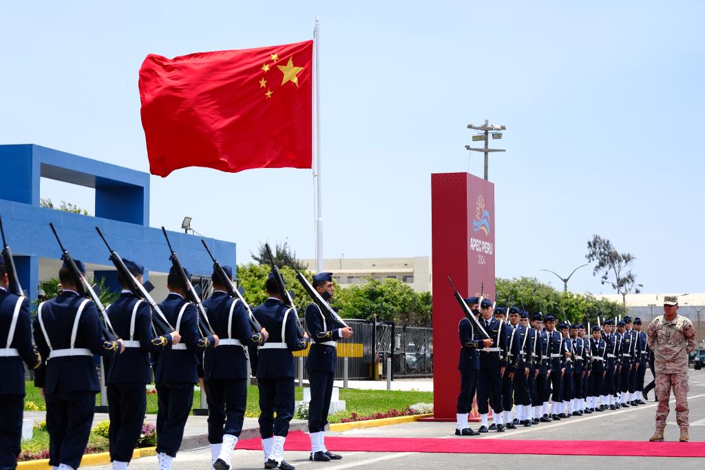 Xi arrives in Lima for state visit to Peru, APEC meeting