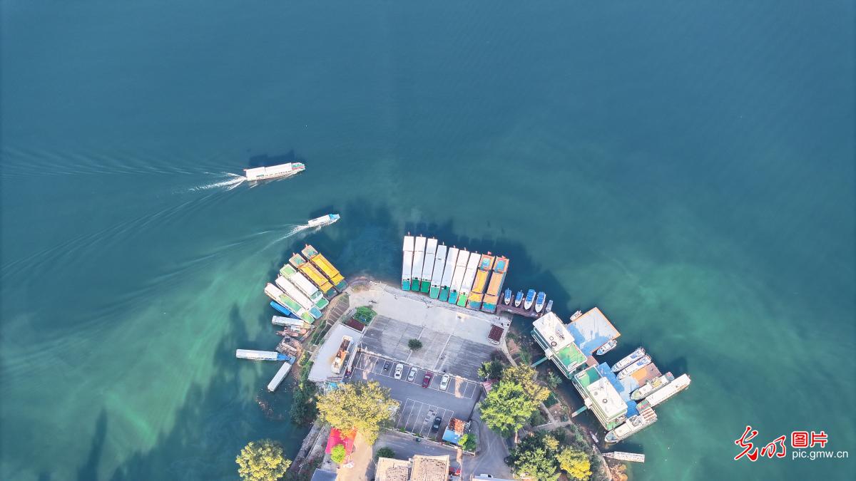 In pics: Wenfeng Lake in SW China's Guizhou