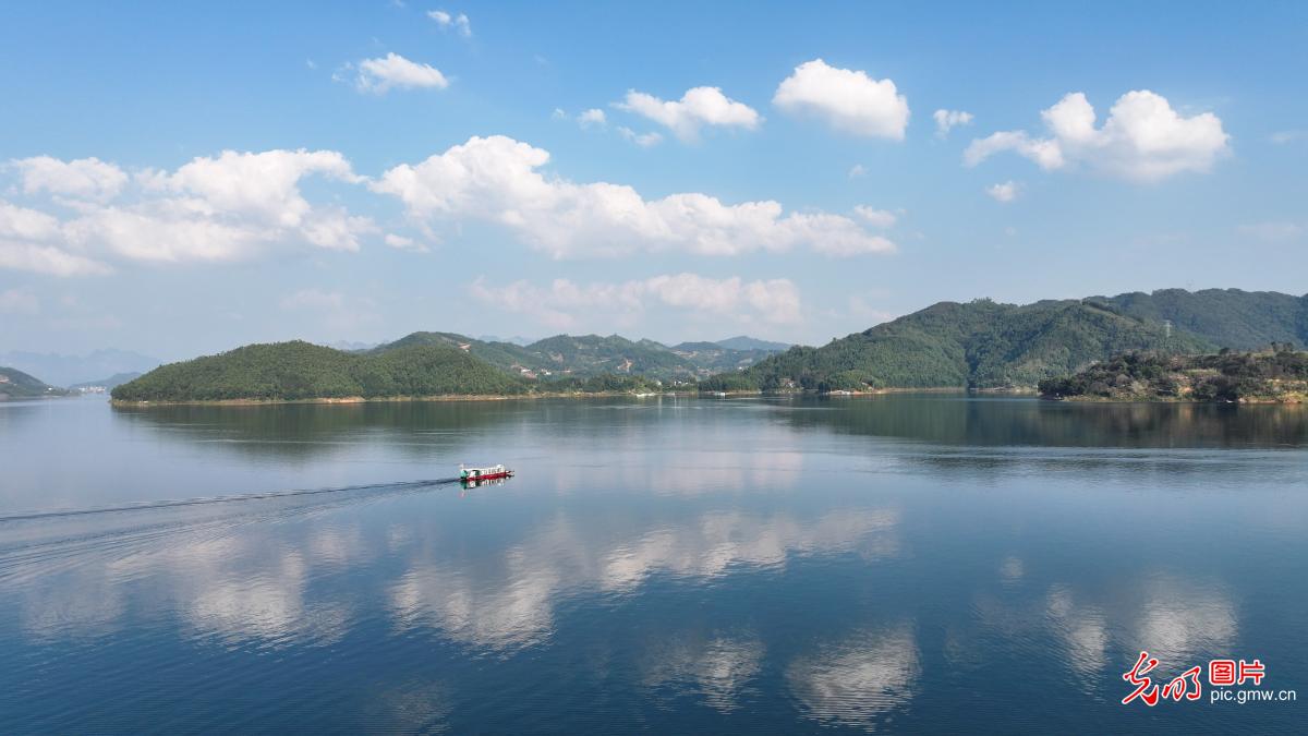 In pics: Wenfeng Lake in SW China's Guizhou