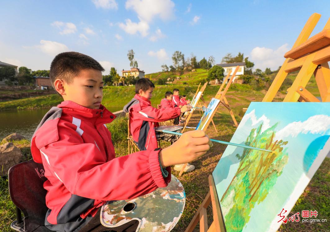 Outdoor painting revitalizes rural tourism