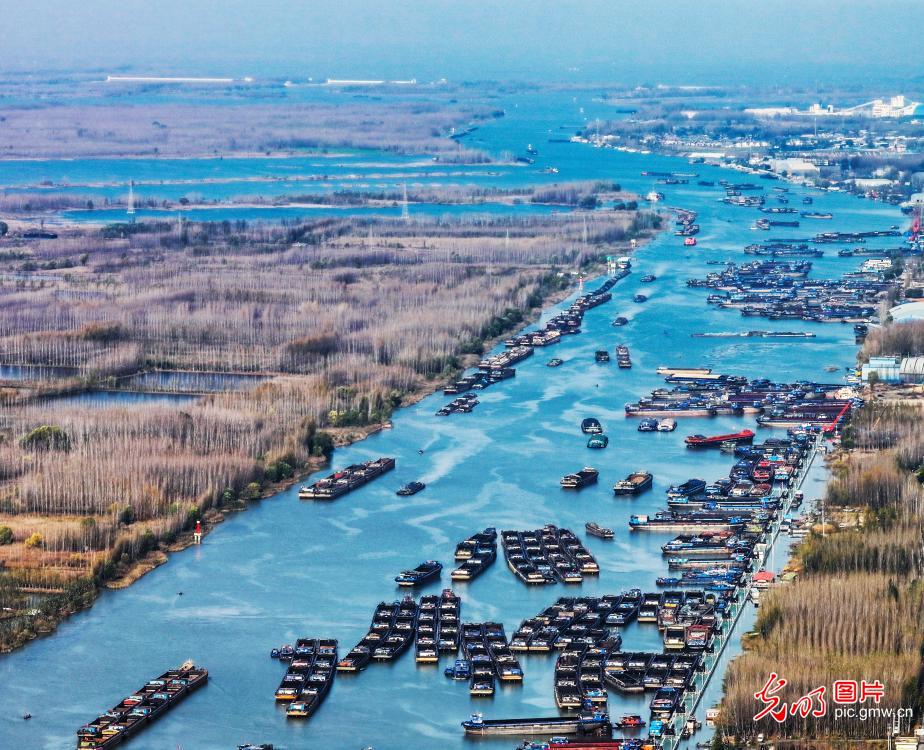 Busy scene at Beijing-Hanghzou Grand Canal